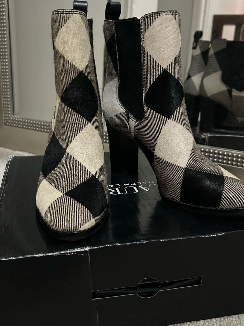 New in box RALPH LAUREN Mylah boot size 8 1/2. Genuine leather. Never worn.